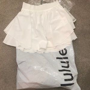Completely new and unworn Lululemon court rival skirt with tag